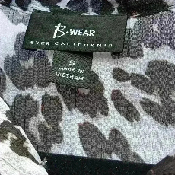 Women's Byer California animal leopard S sheer collared sleeveless button-up - Picture 2 of 7